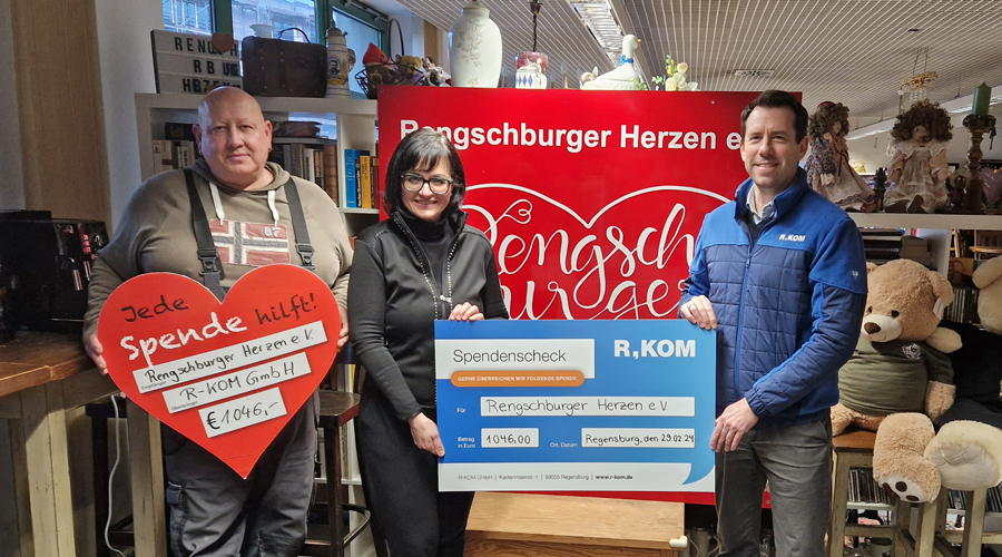 von links:  Spendenübergabe im März 2024 an Arno Birkenfeld (Rengschburger Herzen), Monika Hölzl (Rengschburger Herzen), Roland Kittel (R-KOM)